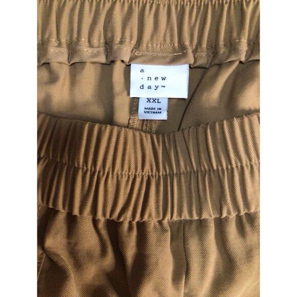 A New Day Women's Size XXL High-Rise Ankle Cargo Pants Elastic Waist Pockets Tan - Picture 4 of 10